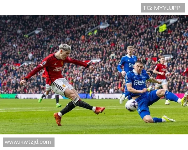 埃弗顿足球队的明星球员及其在球队中的关键作用分析 埃弗顿足球队的明星球员及其在球队中的关键作用分析