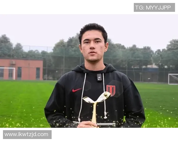 足球巨星安慰:在困境中崛起的力量与坚持的精神 足球巨星安慰:在困境中崛起的力量与坚持的精神